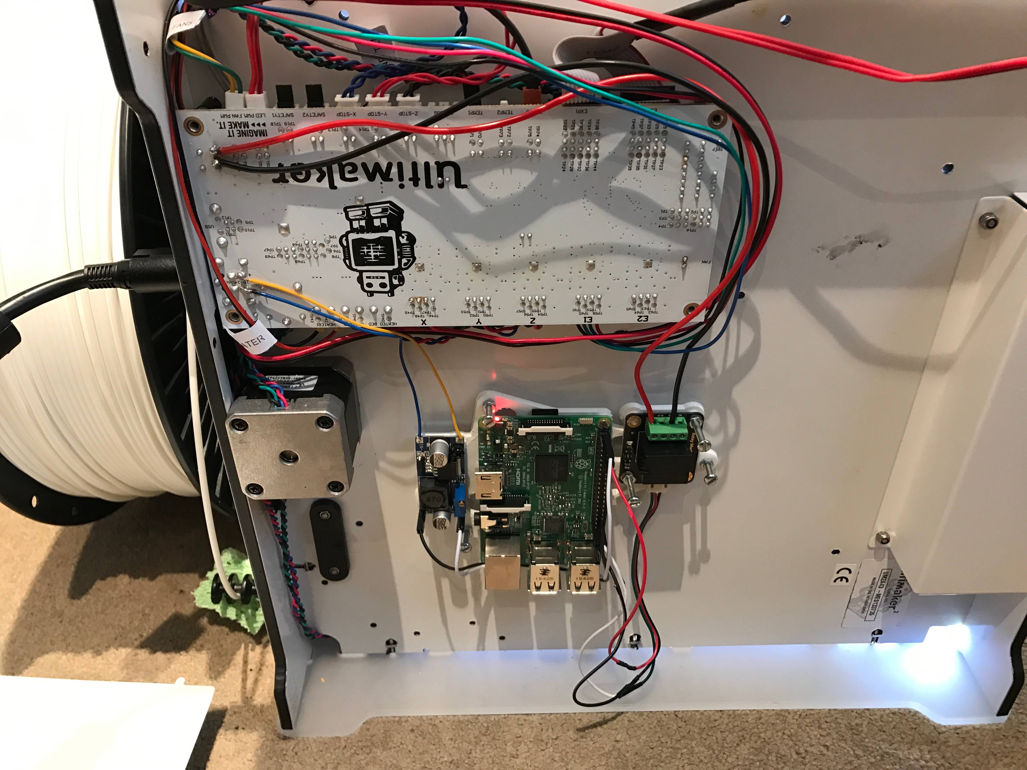 Cables inside the Ultimaker